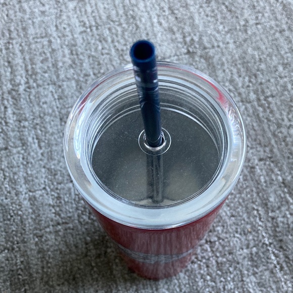 Vineyard Vines Hibiscus Whale Lidded Drinkware - Picture 5 of 10